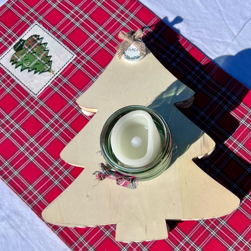 Festive Wood Shaped Tree Tray, 12" length‎ - Picture 7 of 9